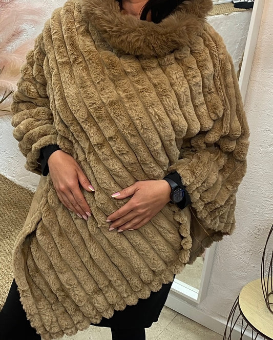 Poncho camel